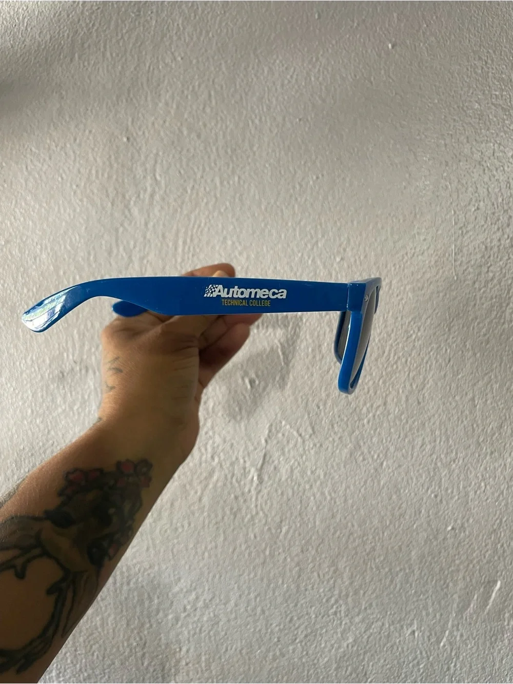 N/A blue glasses
